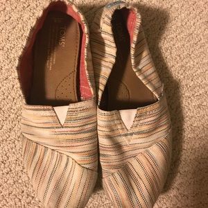 Women’s Toms size 9